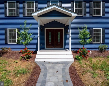 1400 Lower View Court - Photo Thumbnail 4