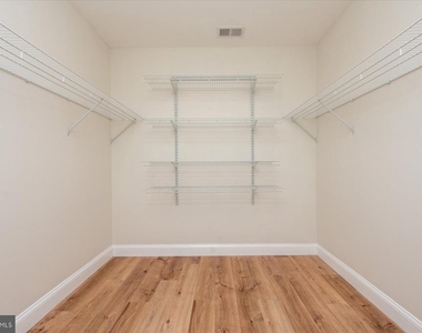 1400 Lower View Court - Photo Thumbnail 16