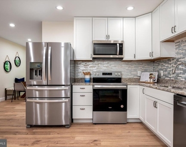 1400 Lower View Court - Photo Thumbnail 7