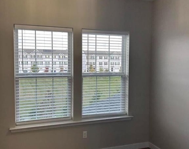 295 Mingo Way - Photo Thumbnail 7