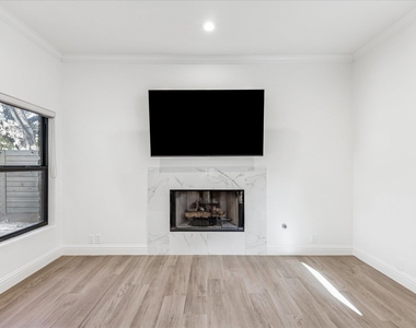 3303 Pecos St - Photo Thumbnail 6