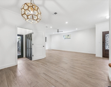 3303 Pecos St - Photo Thumbnail 9