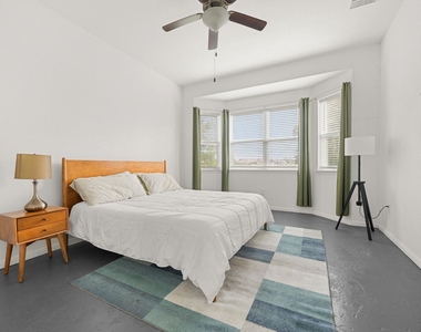 9909 Dalliance Ln - Photo Thumbnail 14
