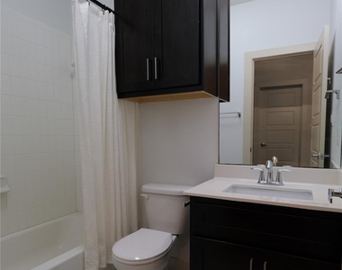 604 Allen St - Photo Thumbnail 13