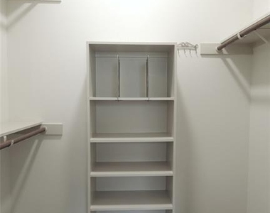 604 Allen St - Photo Thumbnail 9