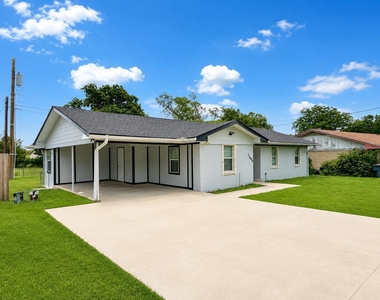 1906 E Avenue G - Photo Thumbnail 2