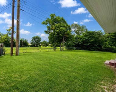 1906 E Avenue G - Photo Thumbnail 9