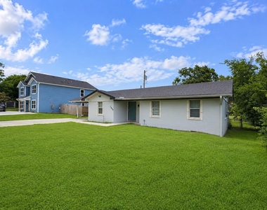 1906 E Avenue G - Photo Thumbnail 1