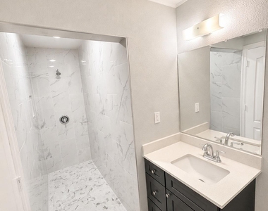 1906 E Avenue G - Photo Thumbnail 7