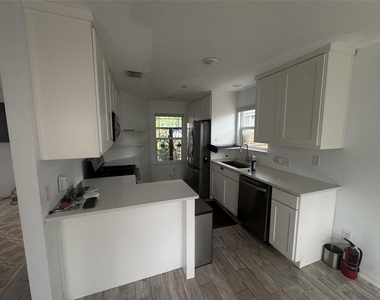 5814 Shreveport Dr - Photo Thumbnail 5