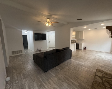 5814 Shreveport Dr - Photo Thumbnail 3