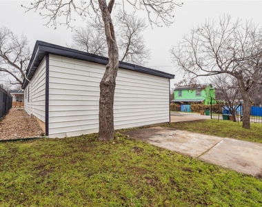 2105 E 17th St - Photo Thumbnail 6