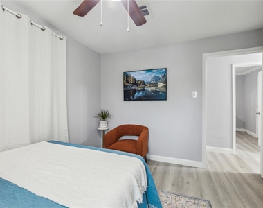 2105 E 17th St - Photo Thumbnail 12