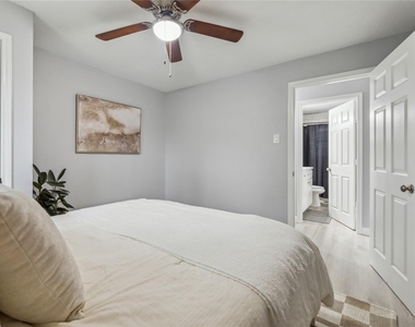 2105 E 17th St - Photo Thumbnail 8
