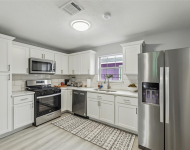 2105 E 17th St - Photo Thumbnail 15