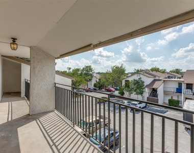 6910 Hart Ln - Photo Thumbnail 10