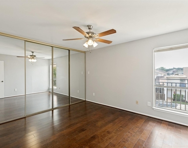 6910 Hart Ln - Photo Thumbnail 5