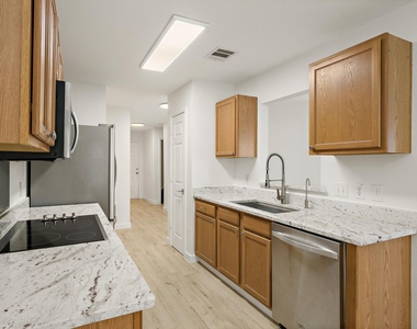 218 Altamont St - Photo Thumbnail 3