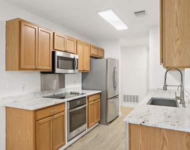 218 Altamont St - Photo Thumbnail 4