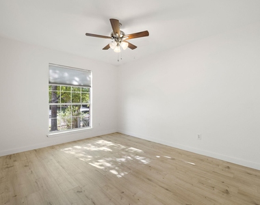 218 Altamont St - Photo Thumbnail 18