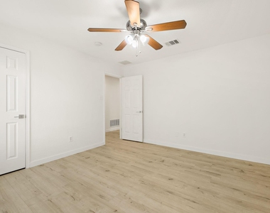 218 Altamont St - Photo Thumbnail 11