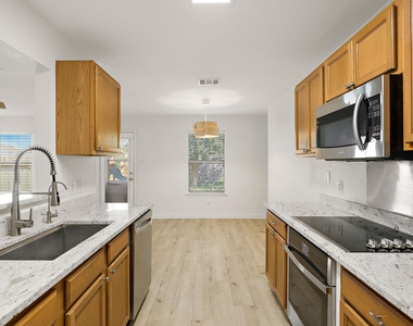 218 Altamont St - Photo Thumbnail 2