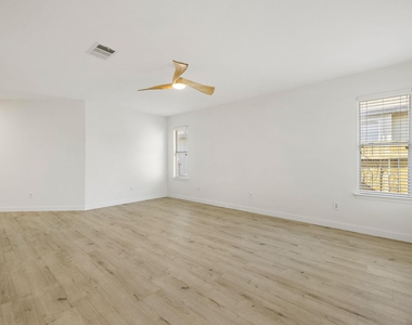 218 Altamont St - Photo Thumbnail 6