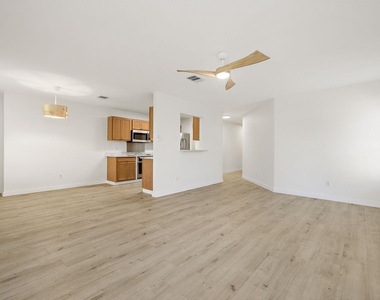 218 Altamont St - Photo Thumbnail 7