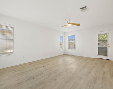 218 Altamont St - Photo Thumbnail 9