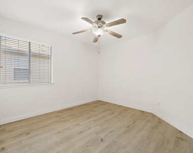 218 Altamont St - Photo Thumbnail 16