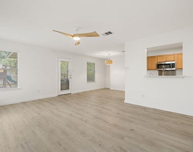 218 Altamont St - Photo Thumbnail 8