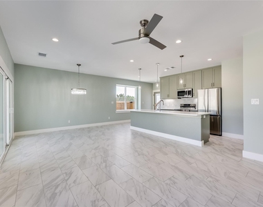 20502 Bonanza St - Photo Thumbnail 2