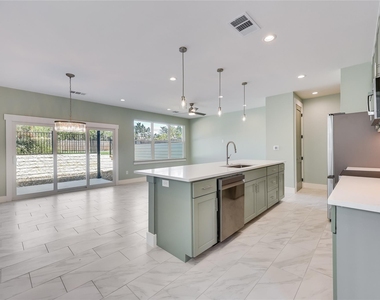 20502 Bonanza St - Photo Thumbnail 3