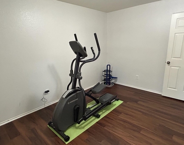 608 Trail Dust Dr - Photo Thumbnail 13