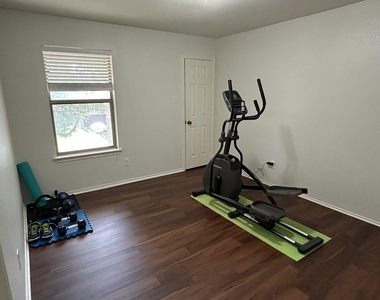 608 Trail Dust Dr - Photo Thumbnail 14