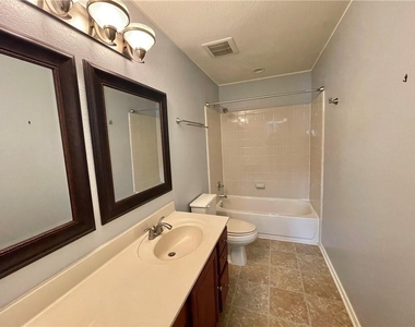 608 Trail Dust Dr - Photo Thumbnail 11