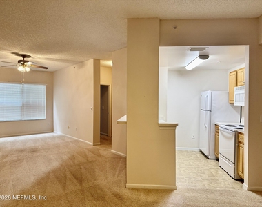 4035 Grande Vista Boulevard - Photo Thumbnail 3