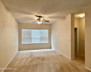 4035 Grande Vista Boulevard - Photo Thumbnail 2