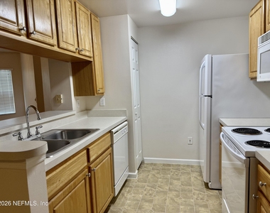 4035 Grande Vista Boulevard - Photo Thumbnail 7