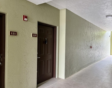 4035 Grande Vista Boulevard - Photo Thumbnail 5