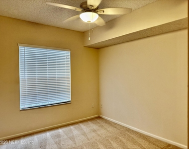 4035 Grande Vista Boulevard - Photo Thumbnail 9