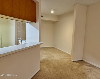 4035 Grande Vista Boulevard - Photo Thumbnail 8