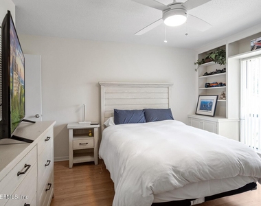 8012 Hollyridge Road - Photo Thumbnail 17