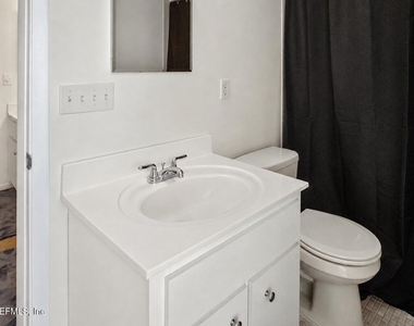8012 Hollyridge Road - Photo Thumbnail 14