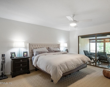 8012 Hollyridge Road - Photo Thumbnail 10