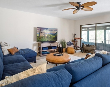 8012 Hollyridge Road - Photo Thumbnail 7