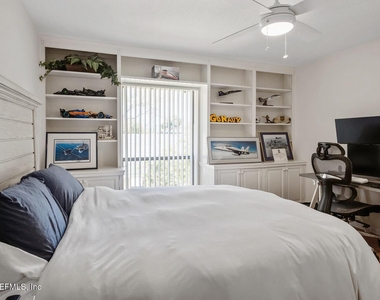 8012 Hollyridge Road - Photo Thumbnail 15