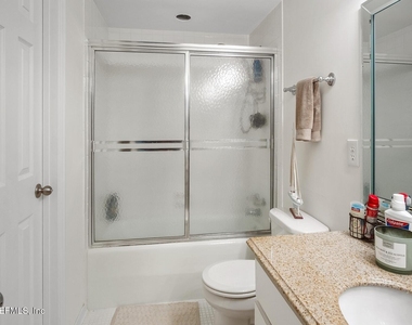 8012 Hollyridge Road - Photo Thumbnail 18