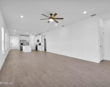 302 Lake Sinclair Street - Photo Thumbnail 13