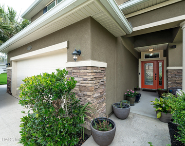 705 W Kings College Drive - Photo Thumbnail 2